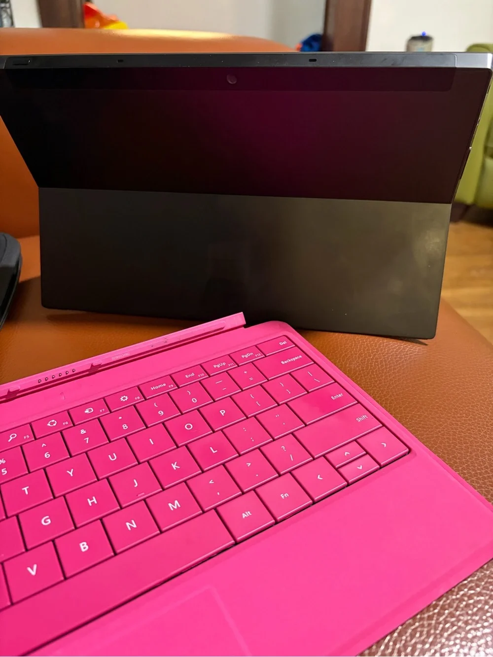 Microsoft Surface RT Tablet with Detachable Keyboard